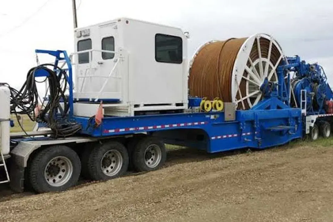 Trailer-mounted coiled tubing unit